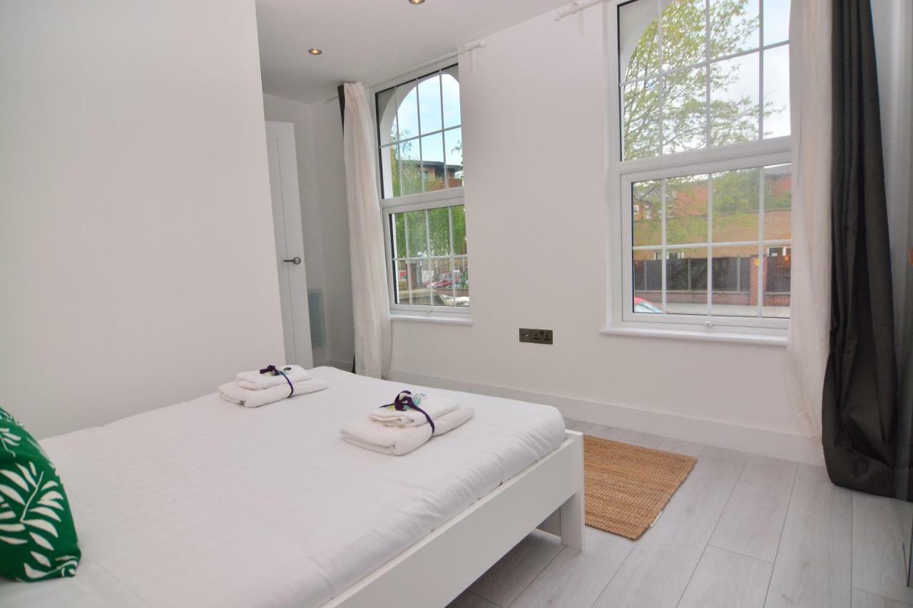 Apartment Wharf - Macarena Apartments Лондон Екстериор снимка