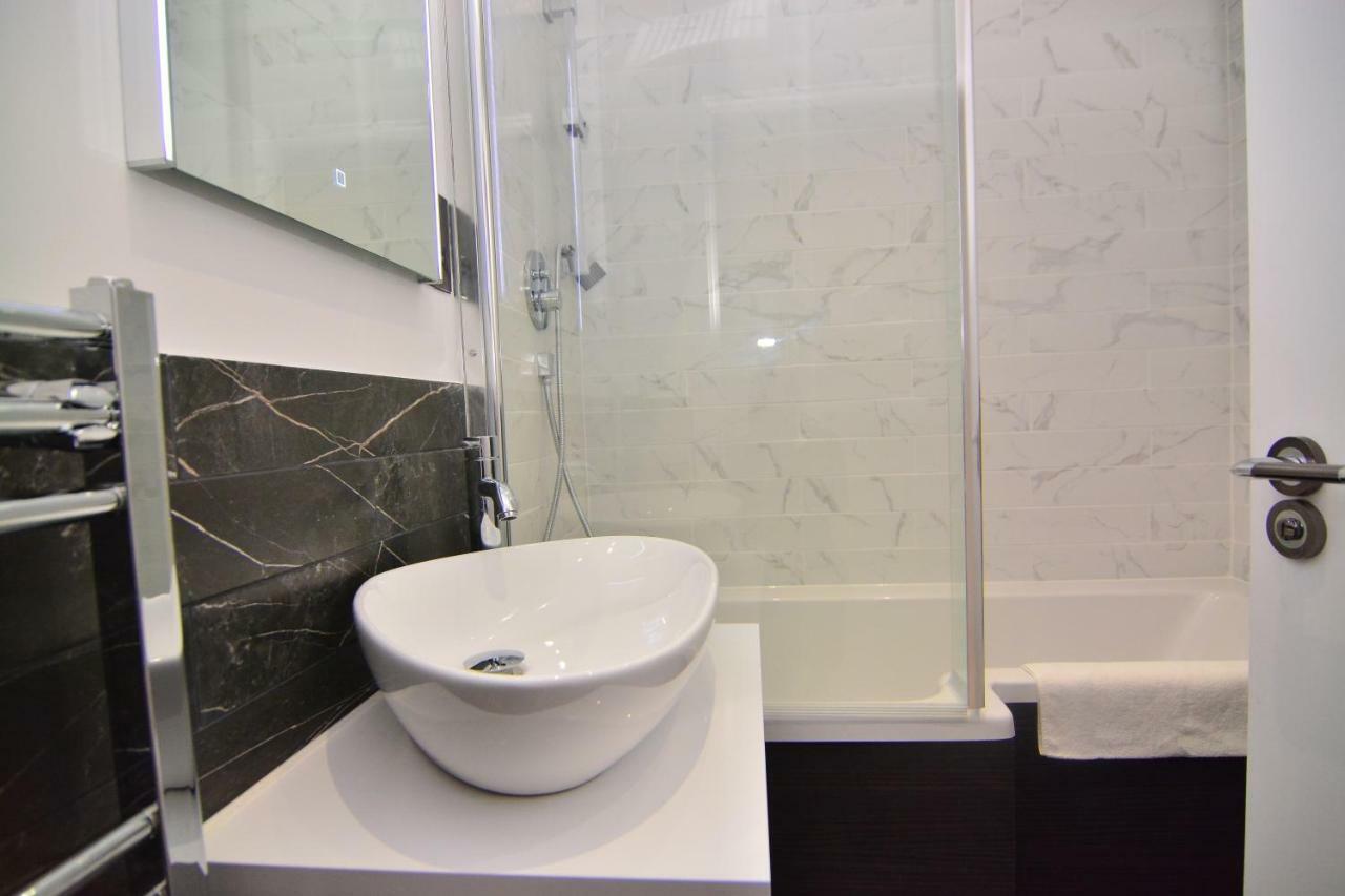Apartment Wharf - Macarena Apartments Лондон Екстериор снимка