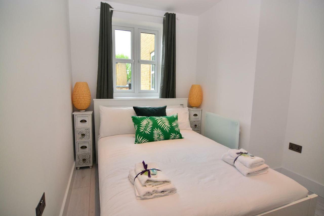 Apartment Wharf - Macarena Apartments Лондон Екстериор снимка