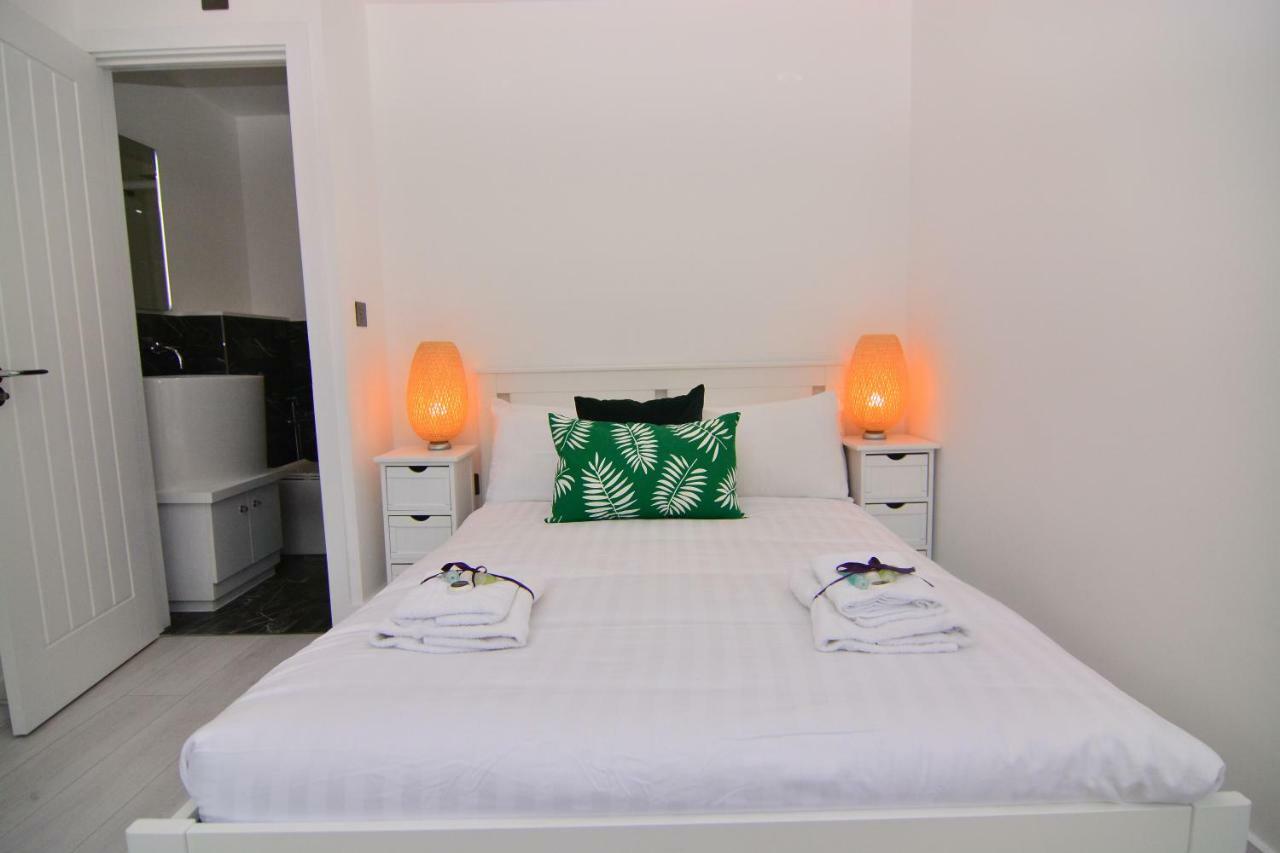 Apartment Wharf - Macarena Apartments Лондон Екстериор снимка