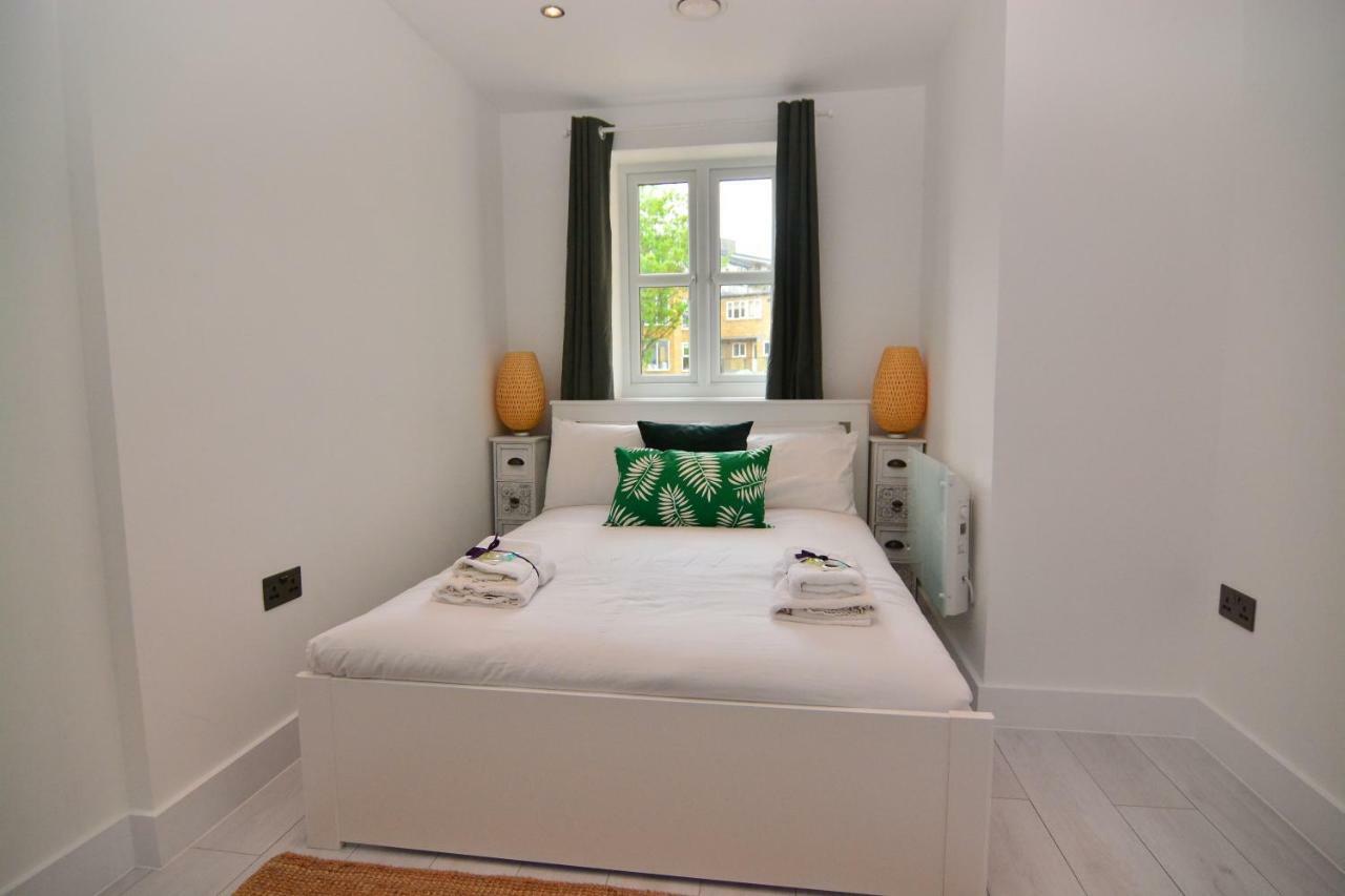 Apartment Wharf - Macarena Apartments Лондон Екстериор снимка