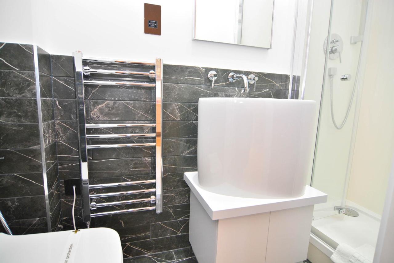 Apartment Wharf - Macarena Apartments Лондон Екстериор снимка