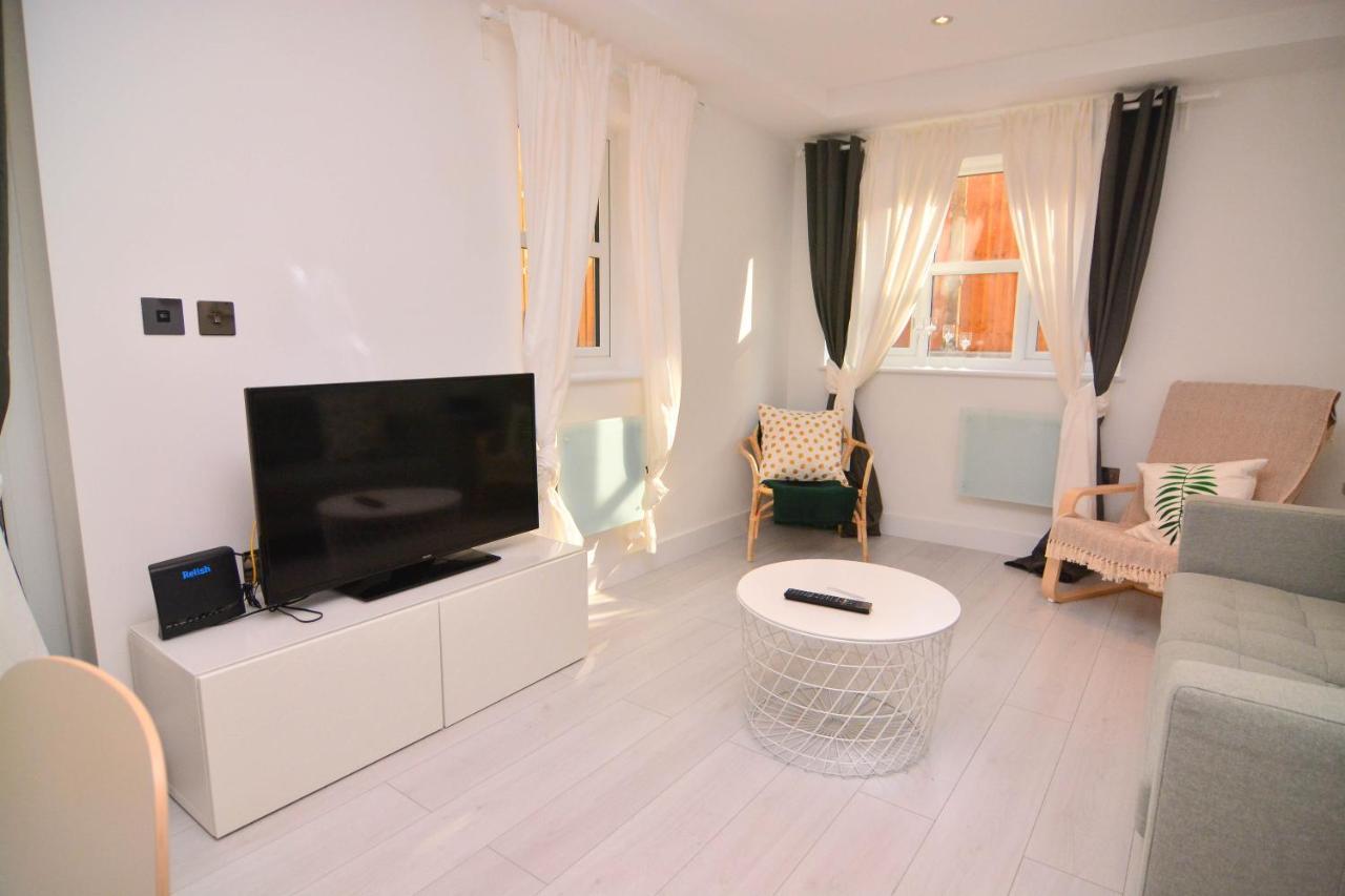 Apartment Wharf - Macarena Apartments Лондон Екстериор снимка